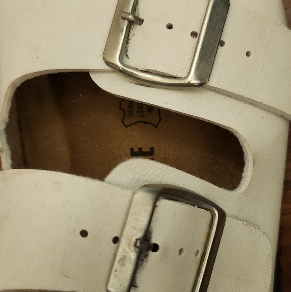 Cushionaire - SZ 6.5 White Lane Cork Footbed Sandal with Buckles - Picture 11 of 11